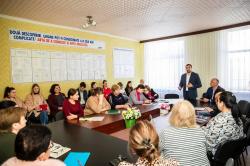 Хорошие условия в детсадах и школах, бесплатные молочные продукты для детей до 2 лет, бесплатные обеды для учащихся с 1 по 9 классы